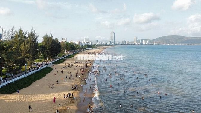 Nổi tiếng nhờ đường bờ biển dài, thu hút nhiều khách du lịch để vui chơi giải trí