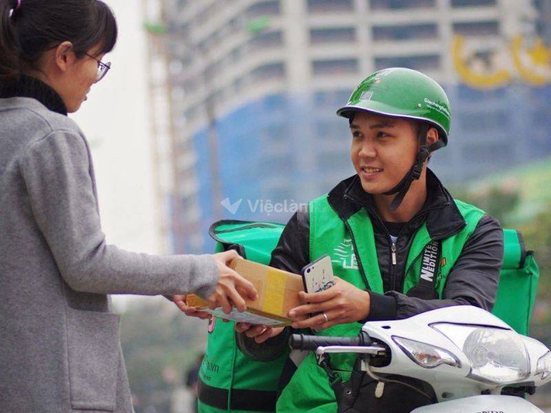 Sinh viên có thể đăng ký làm nhân viên giao hàng part time để phù hợp với lịch học ở trường - Nguồn: Việc làm 24h