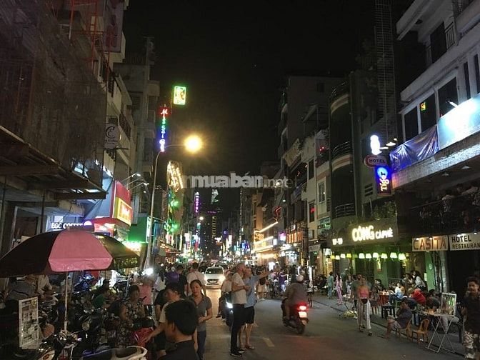 Phường Phạm Ngũ Lão nổi tiếng với phố Bùi Viện 