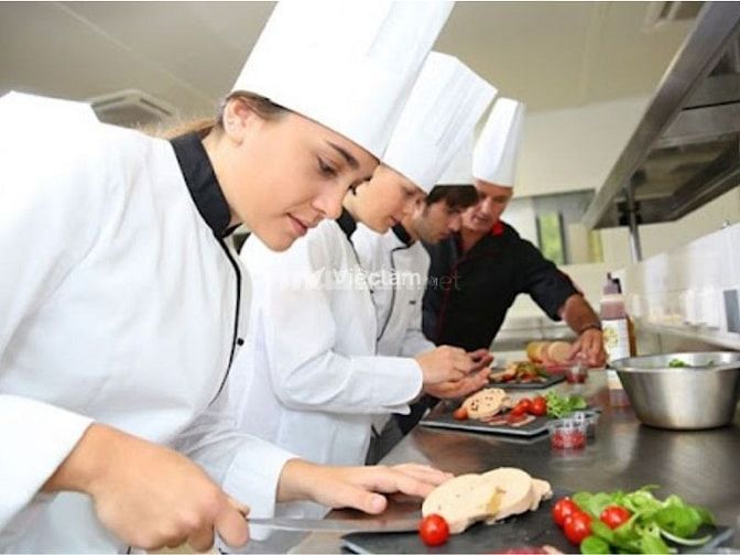 Nhân viên phụ bếp