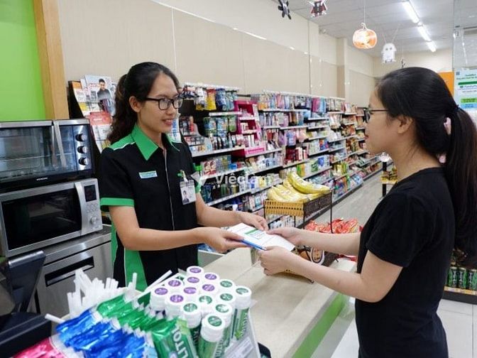 Nhân viên cửa hàng tiện lợi 