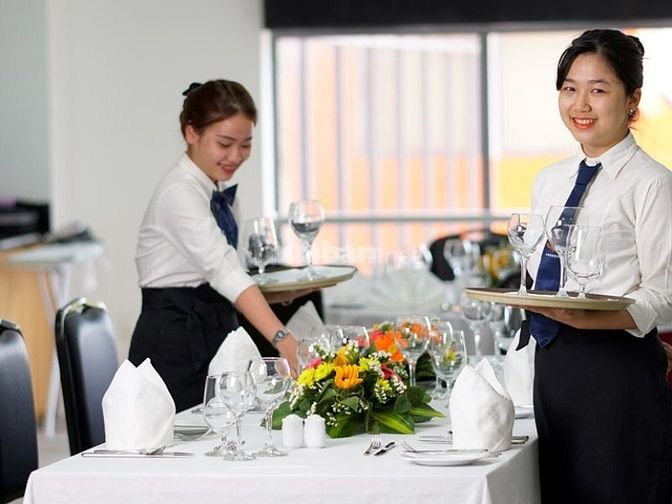 Nhân viên phục vụ Quận 11