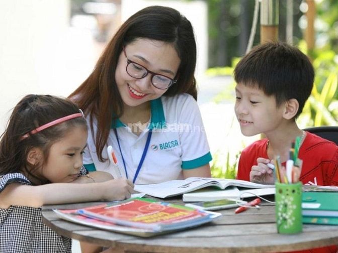 Gia sư là công việc phù hợp với các bạn sinh viên 