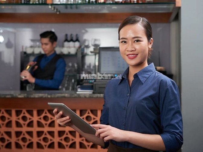 Nhân viên phục vụ là ngành nghề cần thiết trong loại hình kinh doanh dịch vụ 