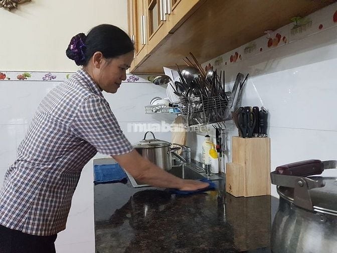 Giúp việc là công việc thường làm trong các hộ gia đình