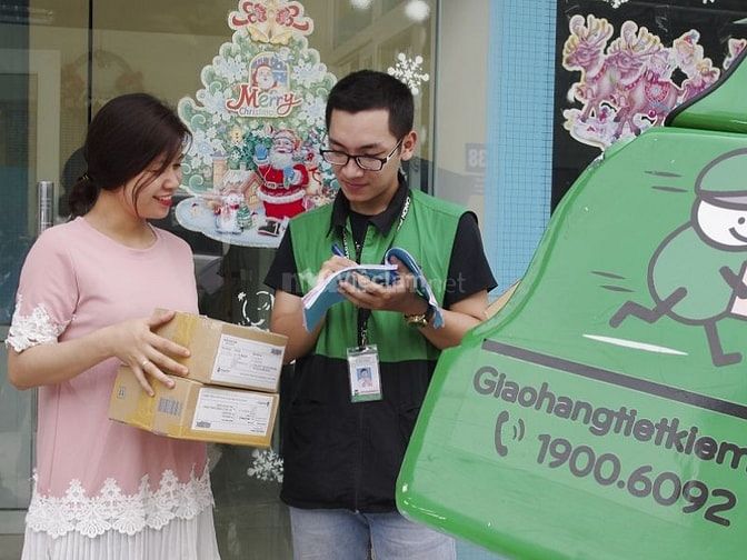 Nhân viên giao chở hàng