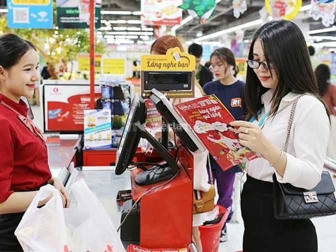 Nhân viên bán hàng luôn là việc làm hấp dẫn ở Tân Phú