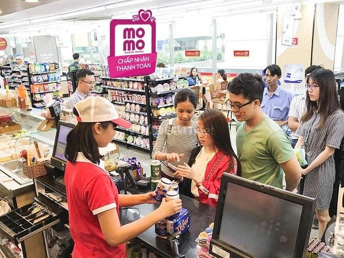 Nhân viên cửa hàng tiện lợi ca đêm 