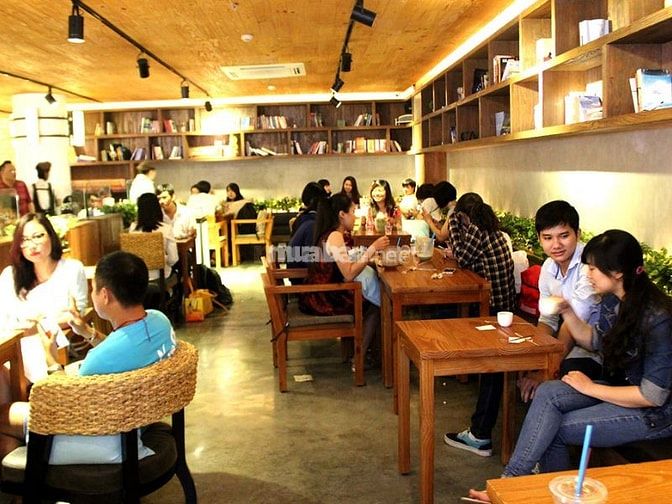 Lượng khách hàng ngày càng đông kéo theo nhu cầu tuyển dụng nhân viên phụ quán cafe