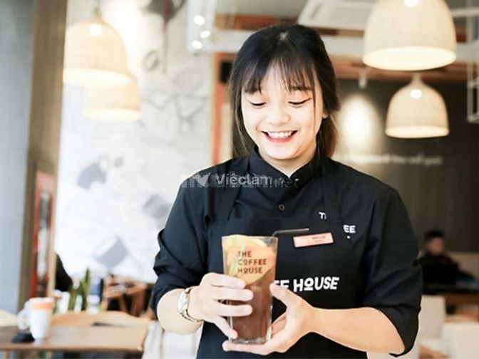 Nhân viên phục vụ tại các quán cà phê, nhà hàng 