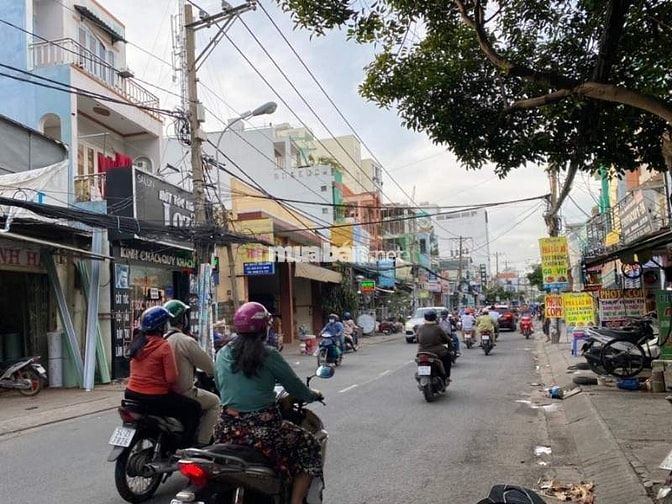 Đường Lê Văn Lương Tân Quy sầm uất