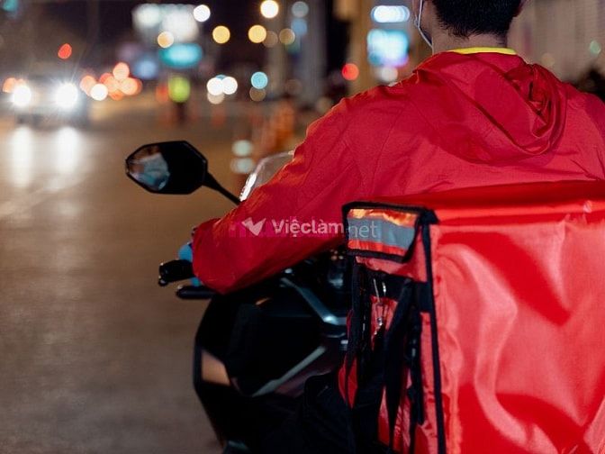 Nhân viên giao chở hàng