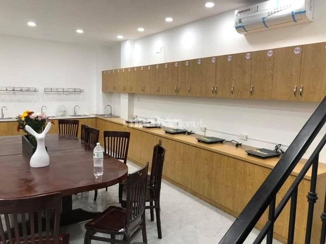 Khu vực bếp hiện đại, sạch sẽ