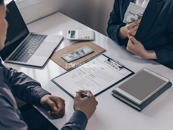 Đọc kỹ bản hợp đồng trước khi ký kết
