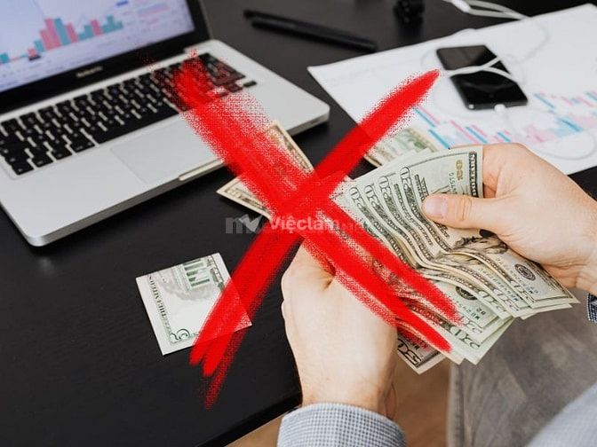 Không đóng bất kỳ khoản phí nào
