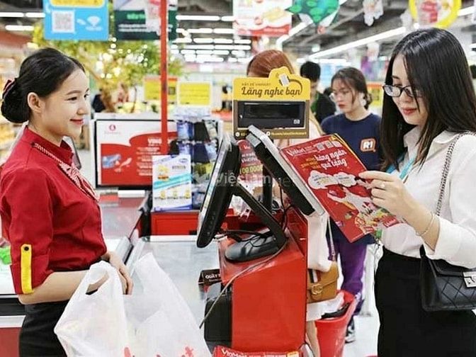 Làm nhân viên bán hàng tại các cửa hàng