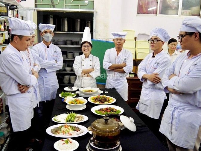 Đầu bếp và phụ bếp là một trong số những việc làm trả lương theo ngày Đà Nẵng