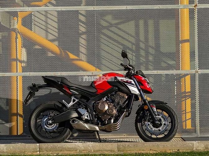Xe Honda CB650F màu đỏ đen