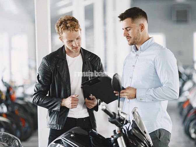Thương lượng giá với chủ xe 