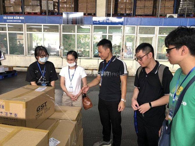 Nhân viên xuất nhập khẩu làm việc trong lĩnh vực logistic
