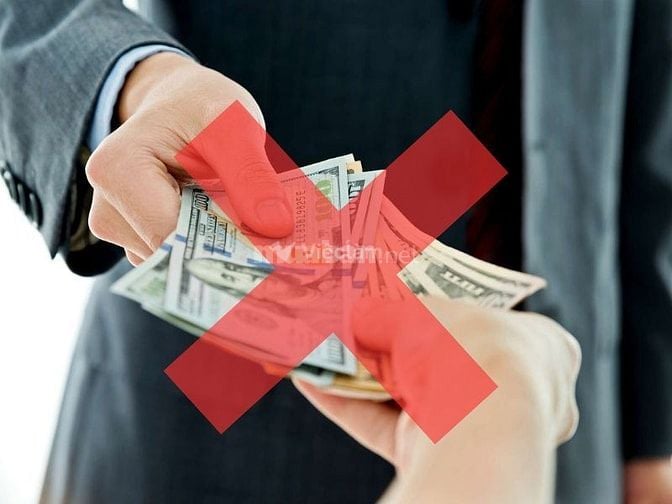 Không trả bất kỳ khoản phí nào