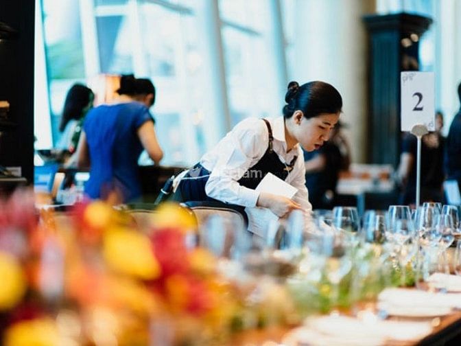 Nhân viên phục vụ thời vụ