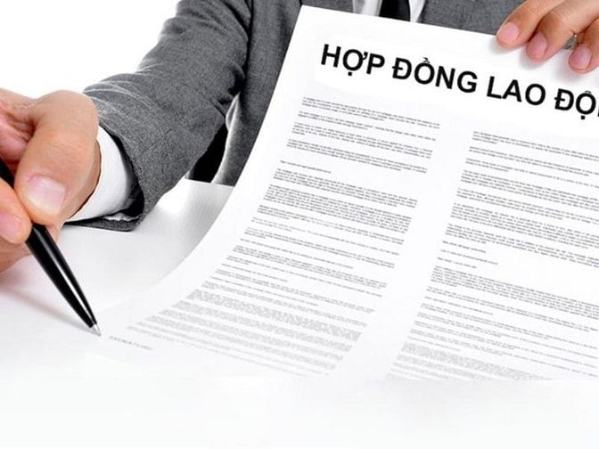Đọc kỹ hợp đồng để đảm bảo quyền lợi của bạn