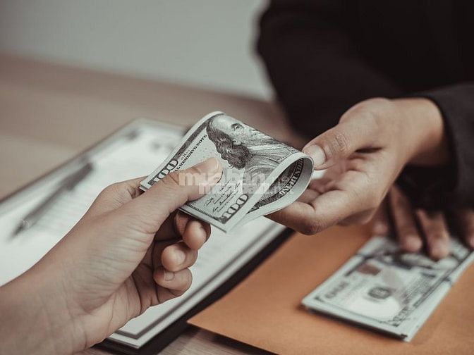 Không trả bất kỳ khoản phí nào