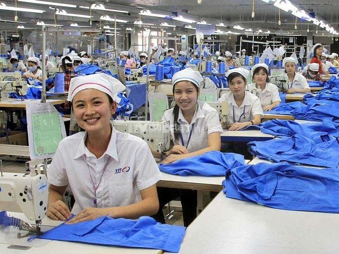 Công nhân may theo công đoạn thời vụ tại Hóc Môn