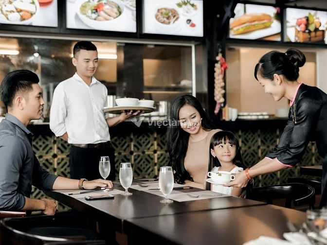 Nhân viên phục vụ tại các nhà hàng
