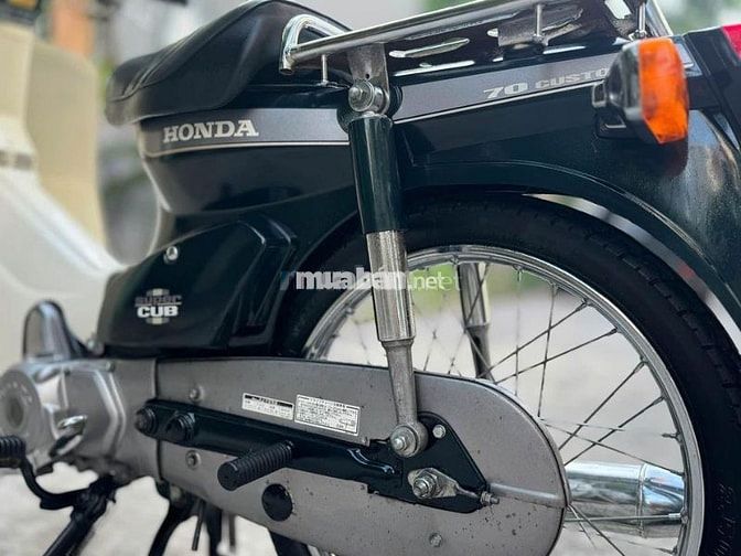 Xe Cub 82 sử dụng động cơ 4 thì, dung tích 50cc