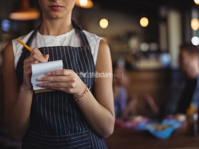 Nhân viên phục vụ
