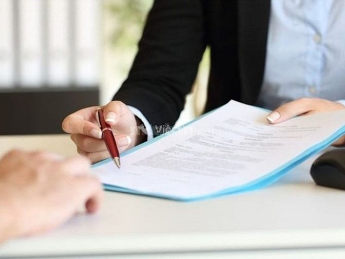 Thảo luận các điều khoản và thời hạn hợp đồng với nhà tuyển dụng