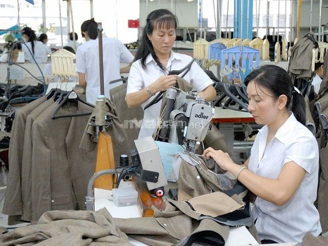 Công nhân may mặc tại KCN 