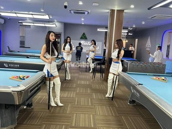 Nhân viên phục vụ bida có ngoại hình là lợi thế
