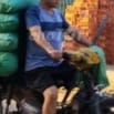 1 Nam giao nước đá viên bia nước ngọt 