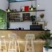 Cần hai bạn phụ chị bán đồ uống