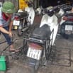 Tuyến thợ hàn bán và  lắp giá xe máy 
