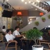 Bán Coffee dạng gói mang đi - Sắp xếp hàng lên kệ 