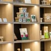 Tuyển nhân viên bán hàng xoay ca dịp hè