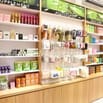 Nhân Viên Tư Vấn Bán Mỹ Phẩm Tại Showroom 