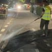 Nhân viên duy trì  vệ  sinh đường phố