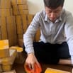 CẦN TUYỂN GẤP 2 NHÂN VIÊN ĐÓNG GÓI DÁN TEM LÀM GIỜ HÀNH CHÁNH