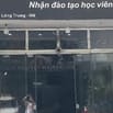 Tuyển nữ thợ phụ làm tóc ăn ở tại cửa hàng 