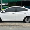 Hyundai Accent Số sàn Trắng