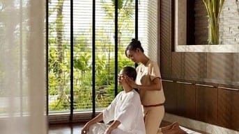 Em nhận massage chuẩn tại nhà Khách