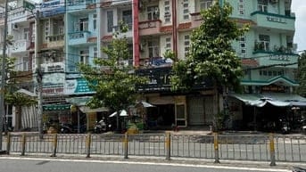 Cho thuê nhà 8x20m 3 lầu mặt tiền Tạ Quang Bửu P5Q8