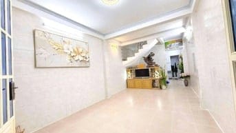 Quận 11 thông 3/2, ô tô ngủ trước cửa - Gần 40m2, 3 tầng