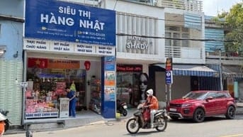 Bán nhà mặt tiền Đồng Đen, p11, Tân Bình, dt 4.3 x 19m, vuông đẹp, 2T