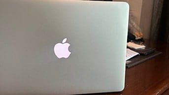 Thừa cái MacBook Air năm 2017 bán 